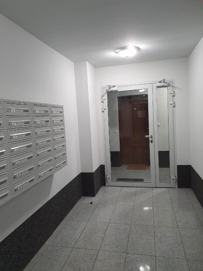 Apartament 3 Pokojowy Lub Pokoj W Mieszkaniu W Nowym Bloku Varšava Exteriér fotografie