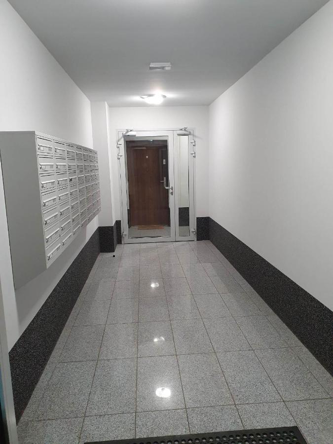 Apartament 3 Pokojowy Lub Pokoj W Mieszkaniu W Nowym Bloku Varšava Exteriér fotografie