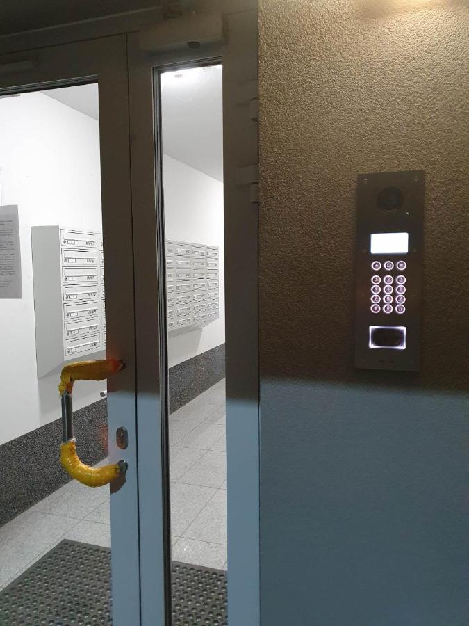 Apartament 3 Pokojowy Lub Pokoj W Mieszkaniu W Nowym Bloku Varšava Exteriér fotografie